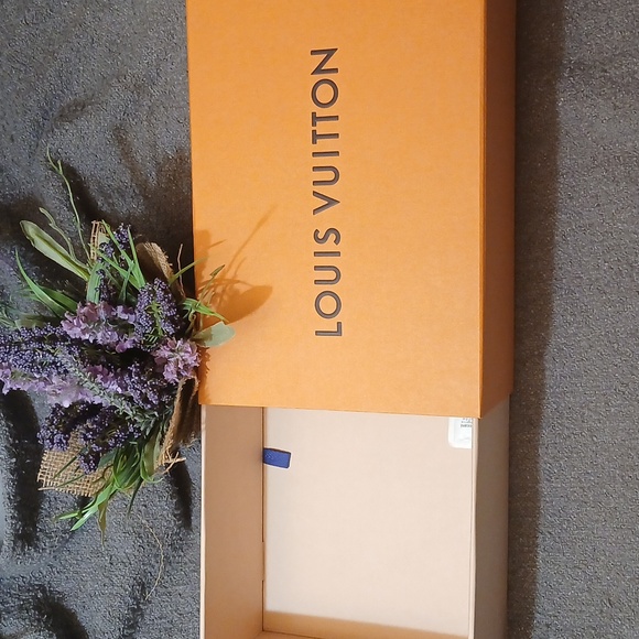 LV Gift Box - Picture 4 of 5